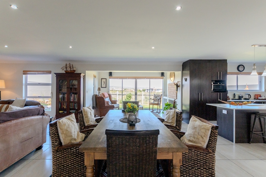 4 Bedroom Property for Sale in Sunset Estate Western Cape